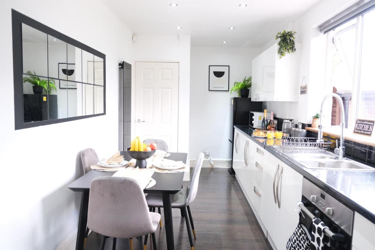 Bee Stays - Northway House Warrington  Exterior photo