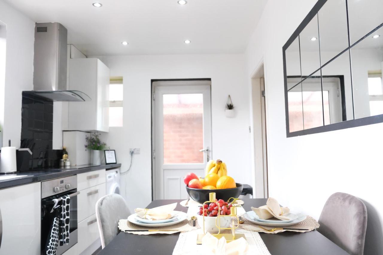 Bee Stays - Northway House Warrington  Exterior photo