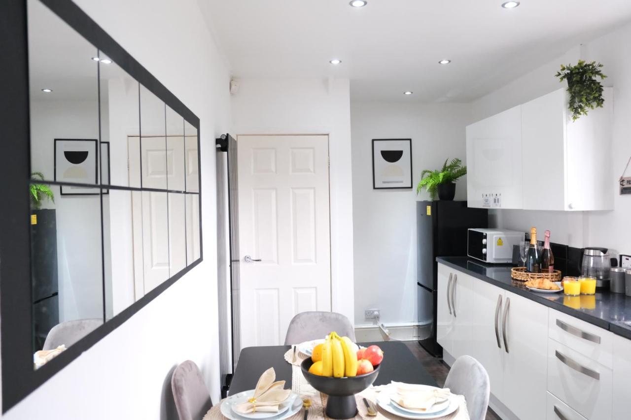 Bee Stays - Northway House Warrington  Exterior photo